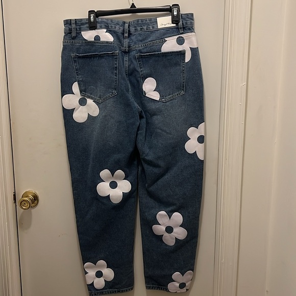 Angel Kiss High Rise Daisies Jeans NWT new with tags Size 13/31 - Picture 2 of 3